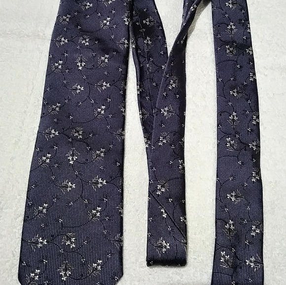 Necktie - Picture 5 of 6